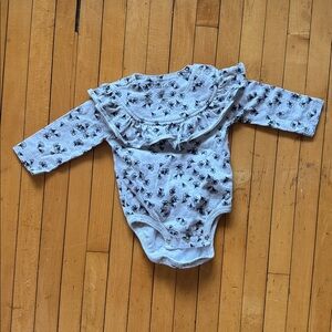 NWOT Oliver Rain Organic Floral Ruffle Grey Bodysuit